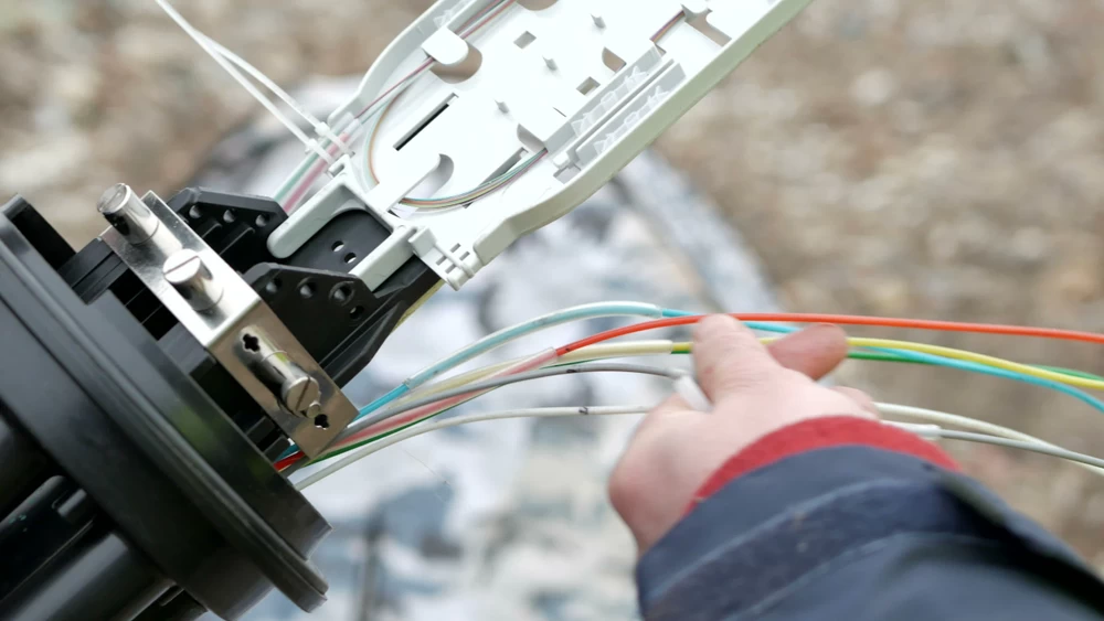 Technician splicing fiber optic cable