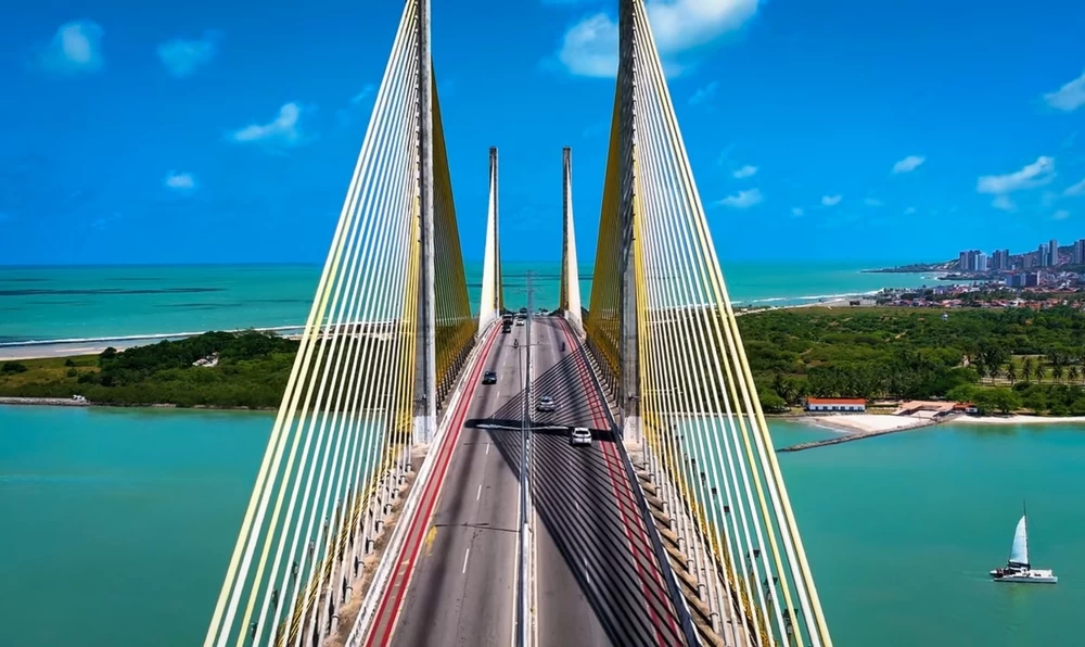 Cable-stayed bridge over Tampa Bay